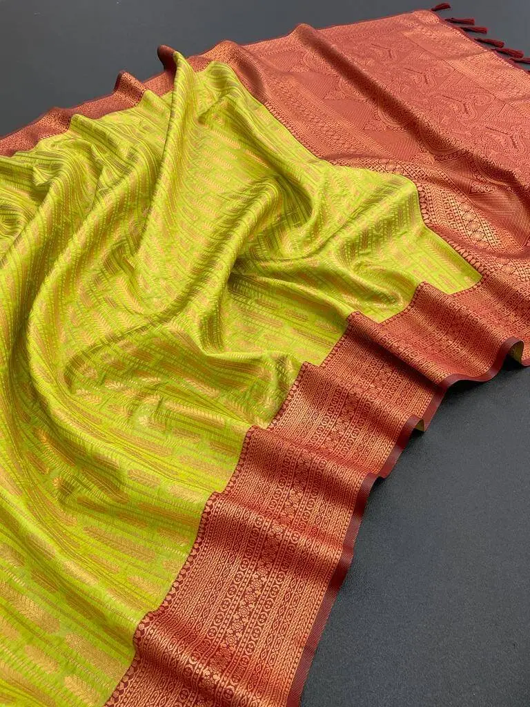 Style It Up with Paroot Green And Brick Red Coloured Kubera Pattu Kanjivaram Silk Saree With Rich Pallu