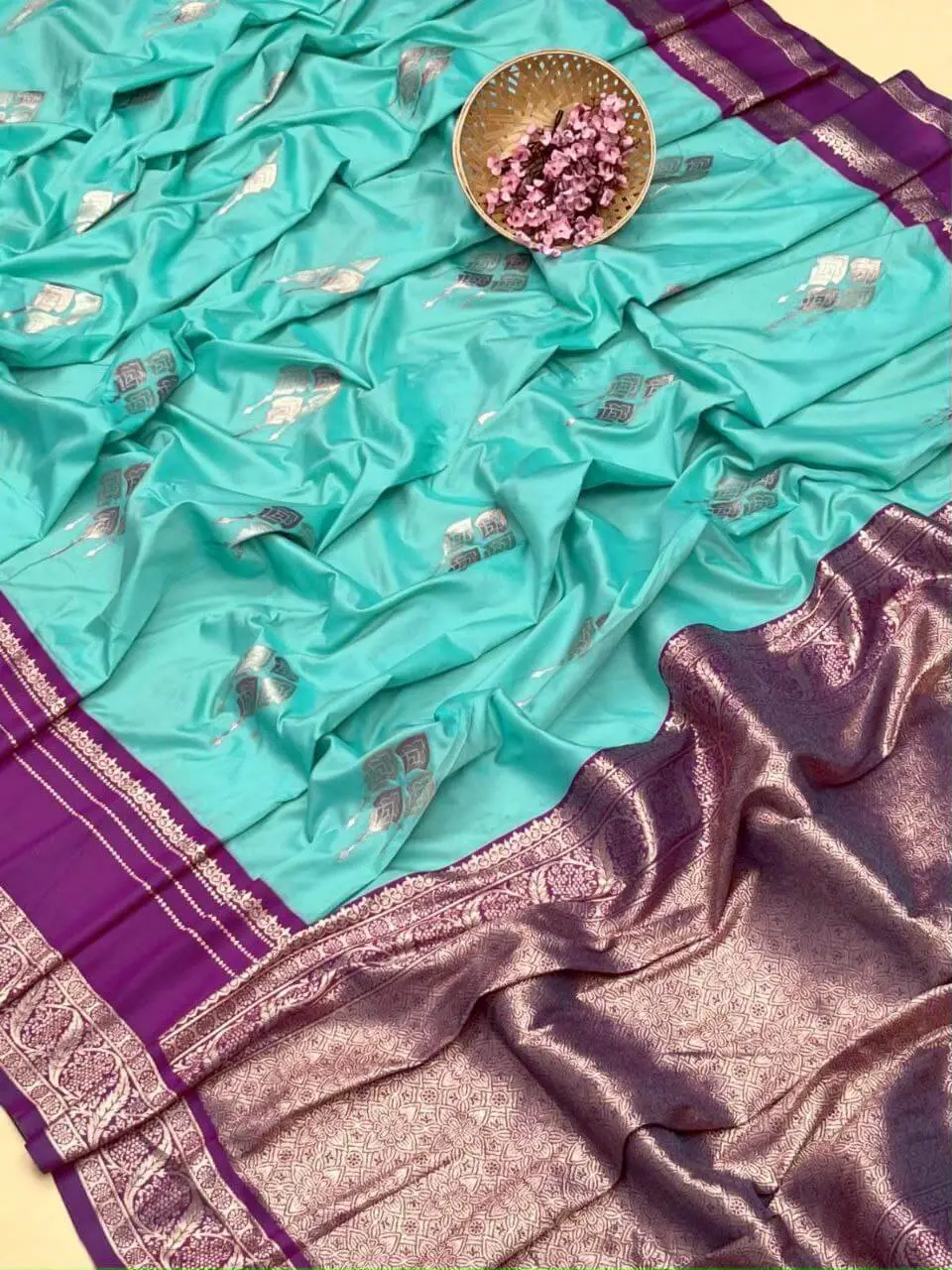 Enhance Your Shine with Firozi Zari Weaving Kanjivaram Silk Saree image 2