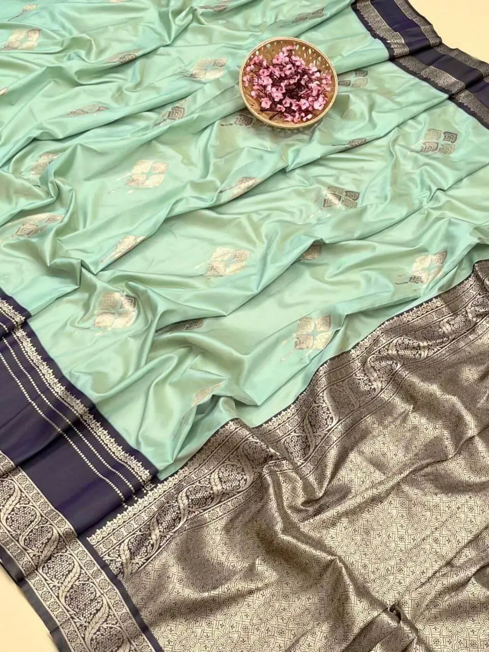 Shimmer and Shine with Pastel Green Zari Weaving Kanjivaram Silk Saree image 2