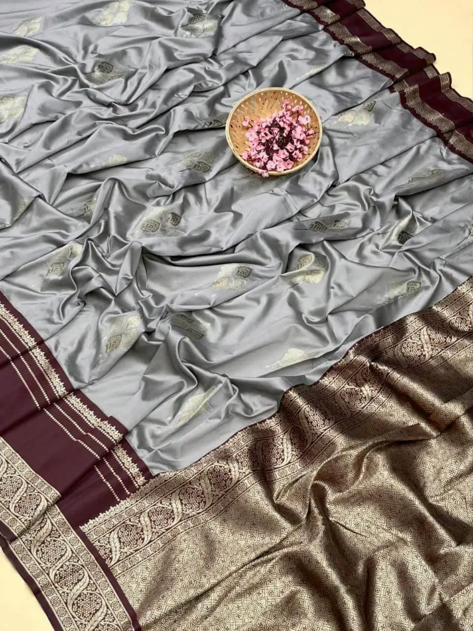 Enhance Your Shine with Grey Zari Weaving Kanjivaram Silk Saree image 2
