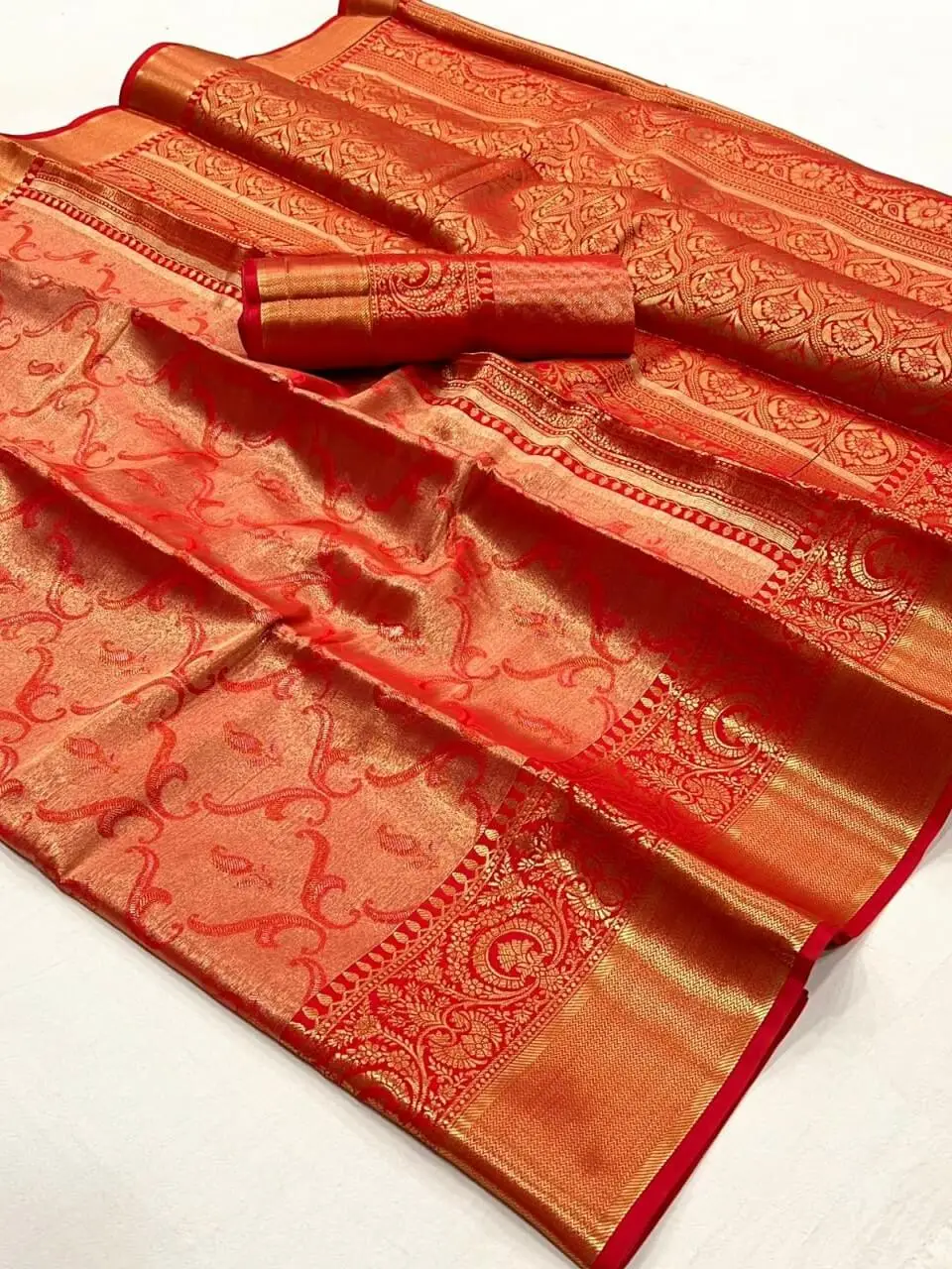 Get Stylish with Red Zari Weaving Venkatgiri Silk Saree image 4