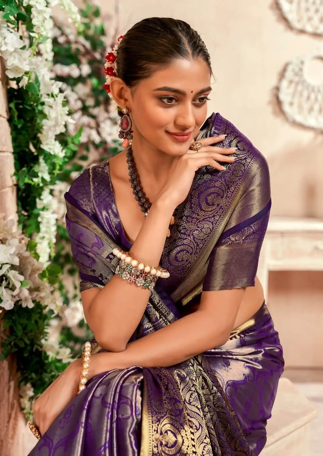 Gild Your Glamour with Grape Purple Zari Weaving Venkatgiri Silk Saree image 2