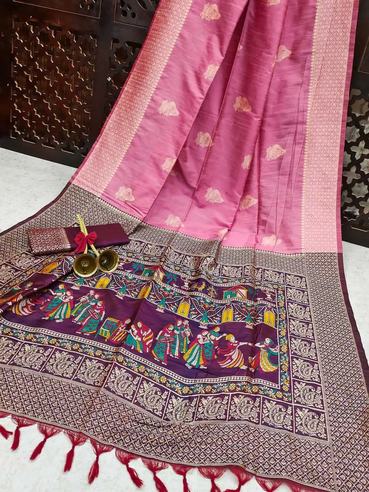 Rock the Glam with Baby Pink And Magenta Handloom Silk Saree