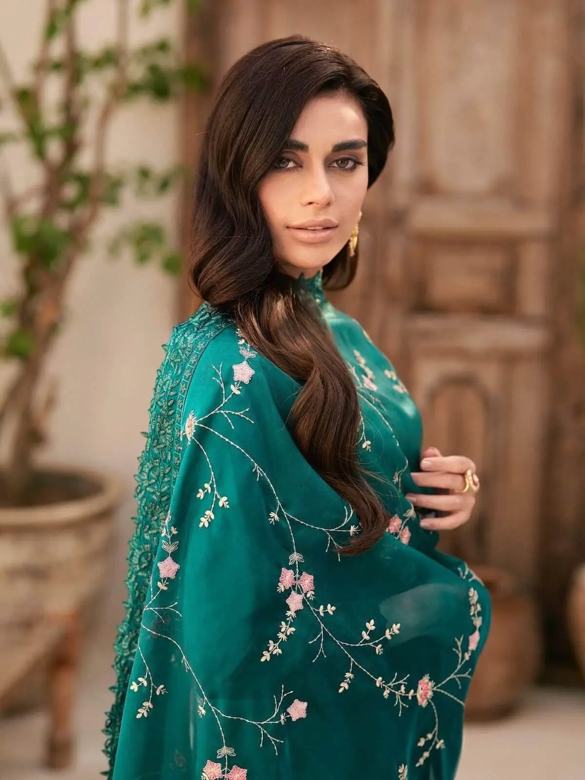 Step Into Elegance with Green Dolla Silk Un Stitched Salwar Suit Set image 2