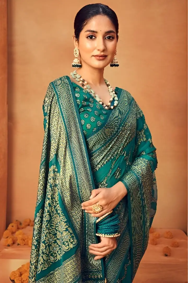 Time to Shine with Rama Green Georgette Zari Woven Heavy Border Saree image 2
