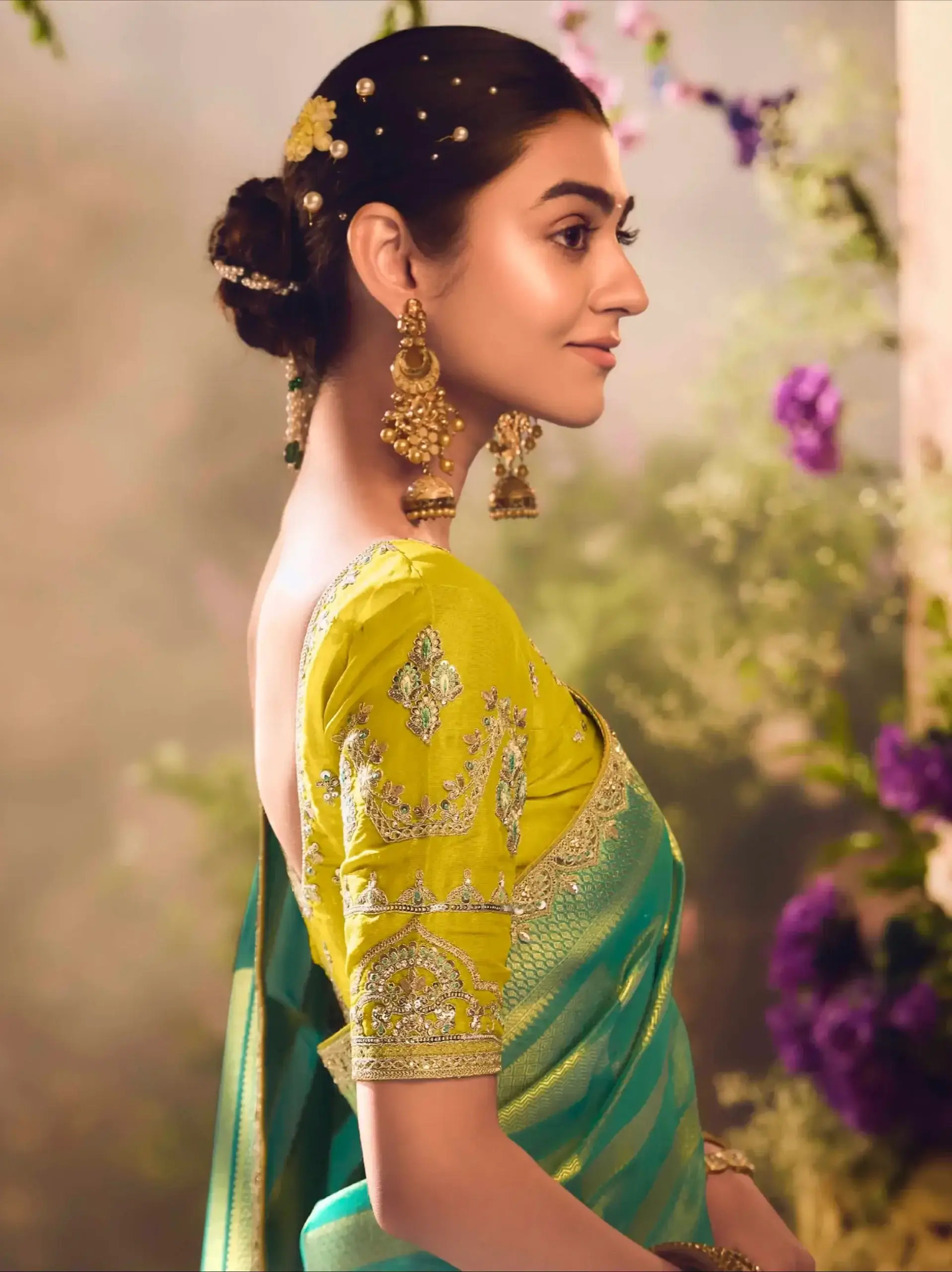 Enhance Your Essence with Sea Green Banarasi Zari Tissue Silk Embroidered Saree image 3